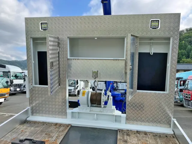 プロテクターにレバーブロック掛け付きの物入れが付いています。|三菱 スーパーグレート 2PG-FY80VYの写真10