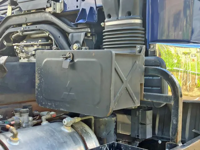 ボディー運転席側前方に工具箱が付いています。|三菱 ファイター TKG-FK62FYの写真20