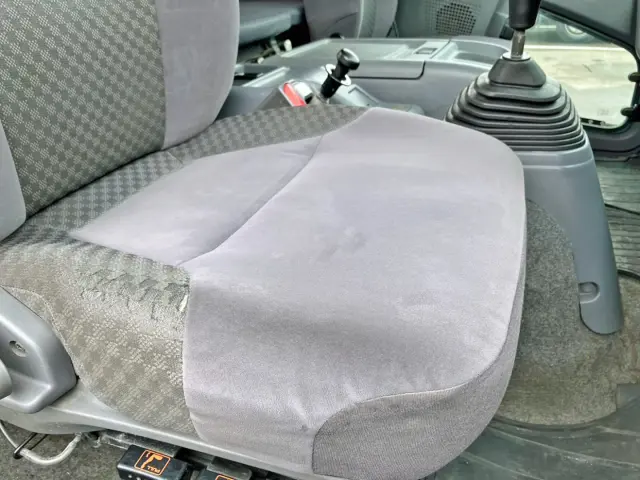 運転席座面にヘタリ・破れがあります。|いすゞ フォワード LPG-FTR90S2の写真8