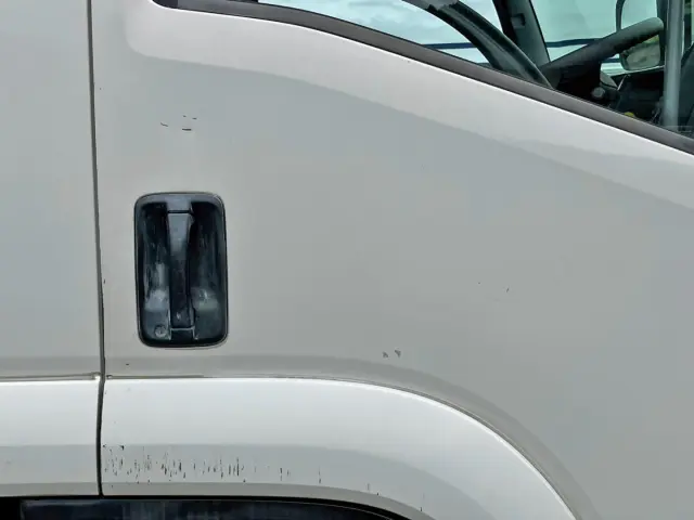 運転席側ドアにキズ・ヘコミがあります。|いすゞ フォワード LPG-FTR90S2の写真32