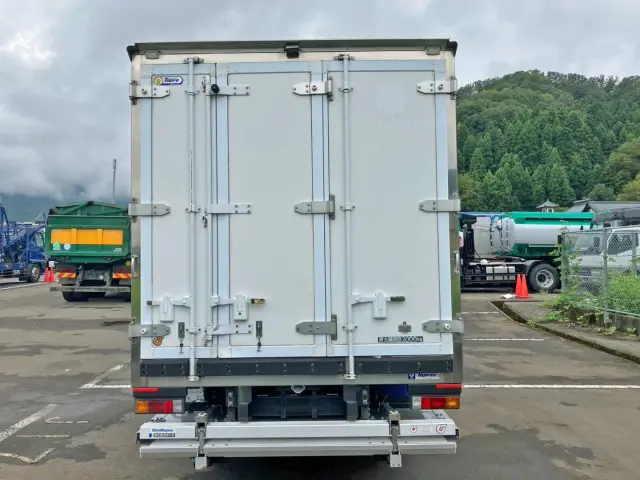 車体助手席側に4㎝の傾きがあります。|三菱 キャンター TPG-FEB50(2WD)の写真23