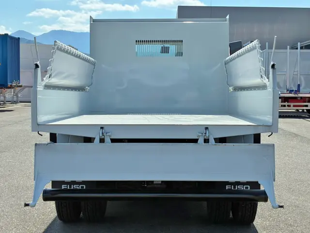 燃料タンクは100Lです。|三菱 ファイター 2KG-FK72F(2WD)の写真18