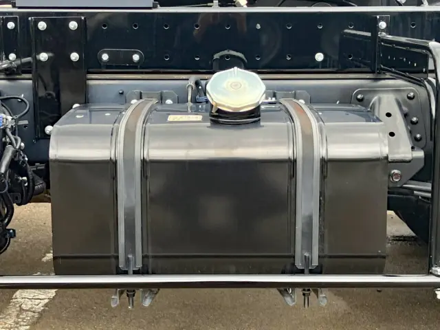 燃料タンクは100Lです。|日野 レンジャー 2PG-FD2ABA(2WD)の写真15