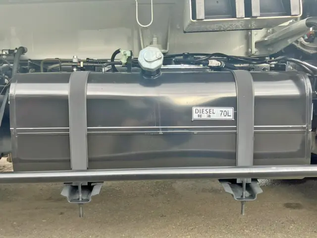 燃料タンクは70Lです。|三菱 キャンター 2RG-FEAV0(2WD)の写真23