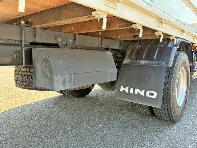 ボディー運転席側後方に工具箱が付いています。|日野 レンジャー 2PG-FC2ABA(2WD)の写真13