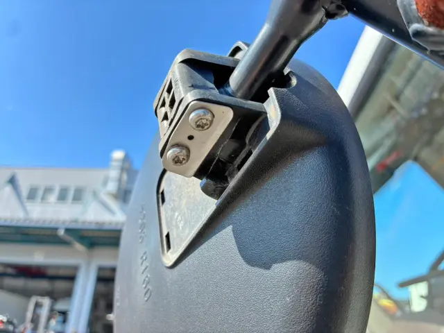アンダーミラー取り付け部に割れがあります。|日野 レンジャー 2PG-FC2ABA(2WD)の写真14