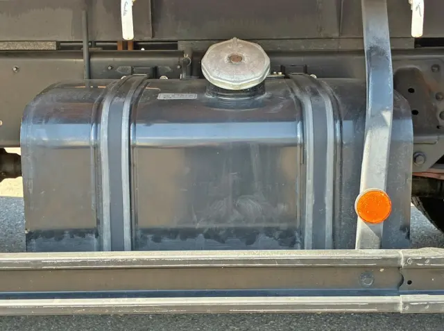 燃料タンクは100Lです。|日野 レンジャー 2PG-FC2ABA(2WD)の写真21
