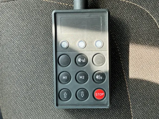エアサスのコントローラーです。|いすゞ ギガ 2PG-CYJ77Dの写真20