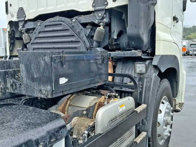 運転席側に工具箱が付いています。|日野 プロフィア 2DG-FS1AGAの写真20