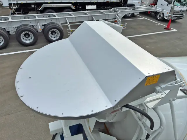 ホッパーカバーの開閉は電動式です。|いすゞ フォワード 2PG-FRR90S4(2WD)の写真8