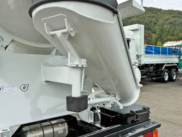 シューターは手動式です。|いすゞ フォワード 2PG-FRR90S4(2WD)の写真12