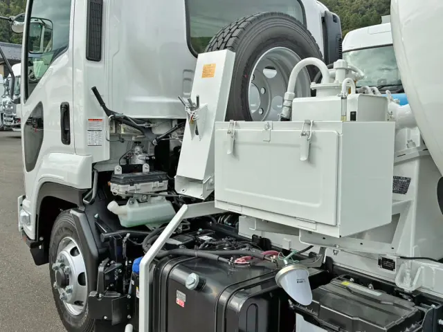助手席側に工具箱が付いています。|いすゞ フォワード 2PG-FRR90S4(2WD)の写真19