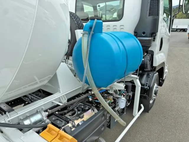 運転席側に水タンクが付いています。|いすゞ フォワード 2PG-FRR90S4(2WD)の写真20