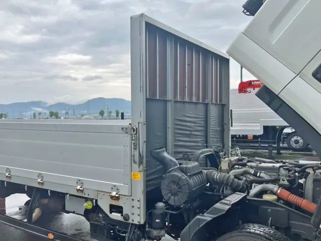 前壁の状態です。(運転席側)|いすゞ フォワード SKG-FRR90S2(2WD)の写真14