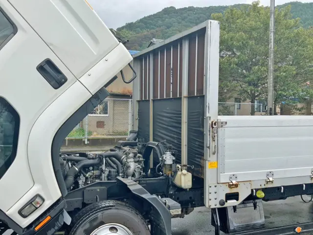前壁の状態です。(助手席側)|いすゞ フォワード SKG-FRR90S2(2WD)の写真15