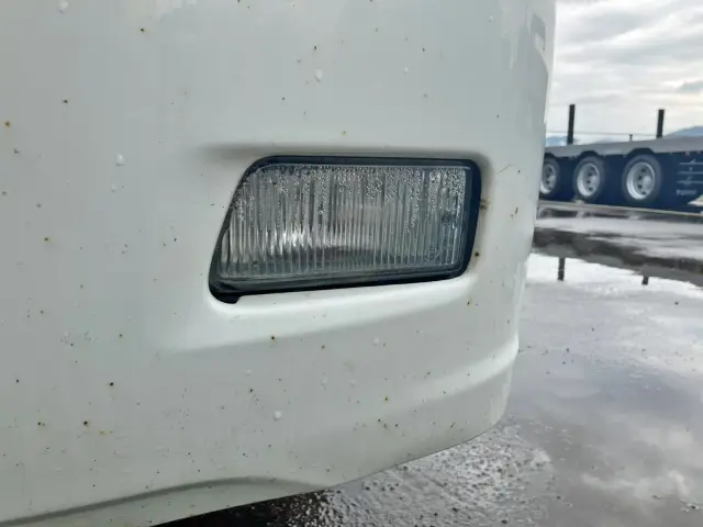 助手席側フォグランプに水が混入しています。(不灯)|いすゞ フォワード SKG-FRR90S2(2WD)の写真17