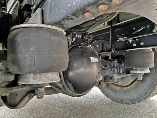 エアサスです。|いすゞ フォワード TKG-FRR90T2(2WD)の写真5