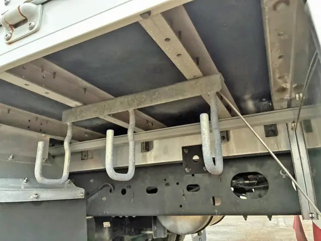 シャーシとネタの状態です。(縦ネタ・横ネタはアルミ製です)|いすゞ フォワード TKG-FRR90T2(2WD)の写真6