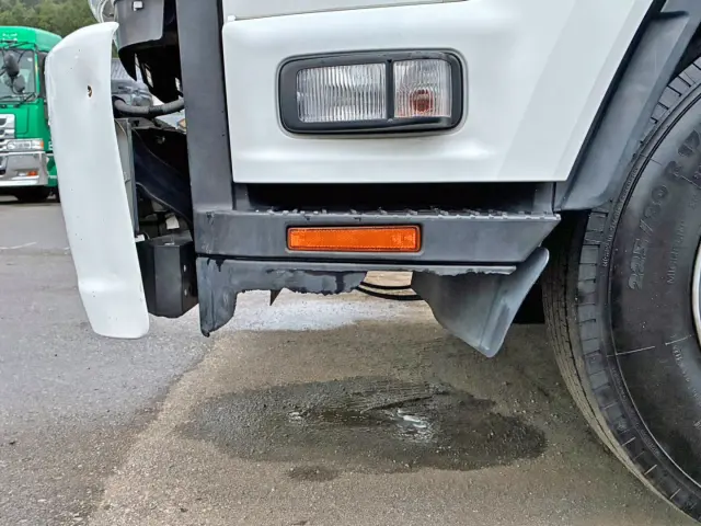 助手席側ステップカバーが欠損しています。|いすゞ フォワード TKG-FRR90T2(2WD)の写真34