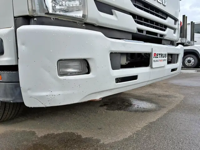 フロントバンパー運転席側にキズ・ヘコミ・サビがあります。|いすゞ フォワード TKG-FRR90T2(2WD)の写真36