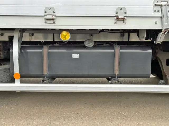 燃料タンクは200Lです。|いすゞ フォワード TKG-FRR90T2(2WD)の写真40