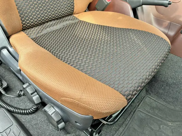 運転席座面にヘタリがあります。|日野 レンジャー 2KG-FD2ABG(2WD)の写真8