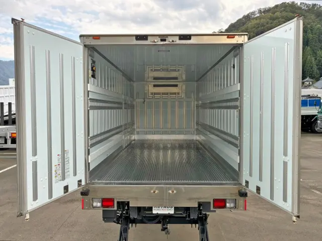 左右リヤドアは 90度ストッパー付きです。|日野 レンジャー 2KG-FD2ABG(2WD)の写真10