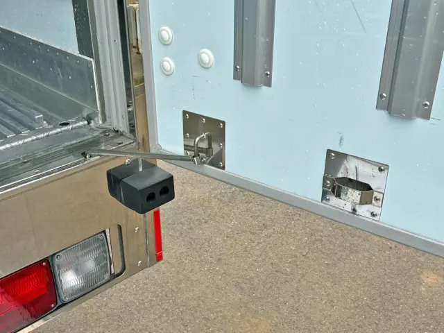 運転席側ストッパーの状態です。|日野 レンジャー 2KG-FD2ABG(2WD)の写真12