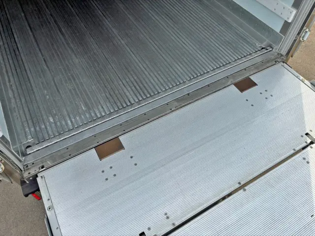 ゲートを上限まで上げた状態です。|日野 レンジャー 2KG-FD2ABG(2WD)の写真19