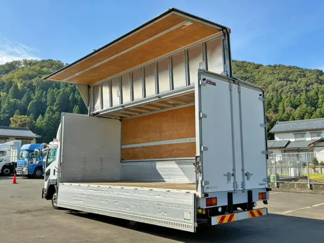 いすゞ フォワード 2RG-FRR90S2(2WD)の写真3