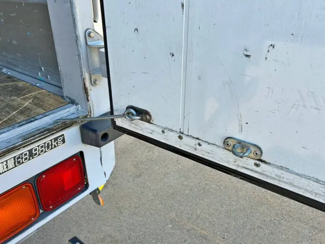 運転席側ストッパーの状態です。|いすゞ フォワード 2RG-FRR90S2(2WD)の写真12
