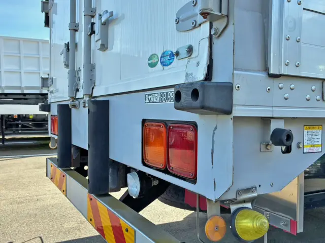 リヤレール運転席側 及び 運転席側リヤドア角に曲がりがあります。|いすゞ フォワード 2RG-FRR90S2(2WD)の写真25
