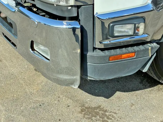 フロントバンパー助手席側にキズ・めくれがあります。|いすゞ フォワード 2RG-FRR90S2(2WD)の写真45