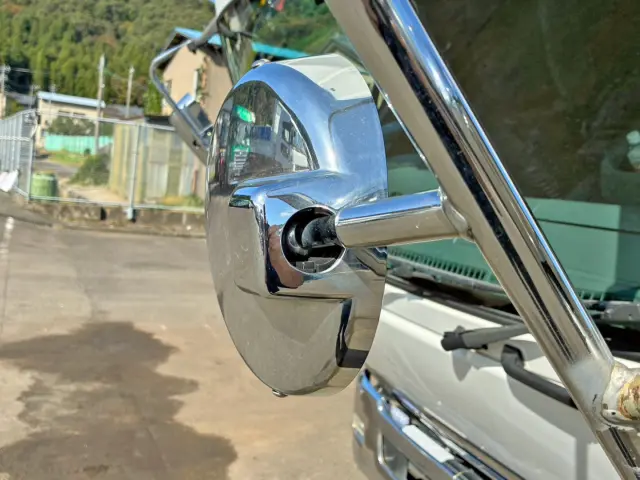 フロントアンダーミラー取付部に割れがあります。|いすゞ フォワード 2RG-FRR90S2(2WD)の写真47