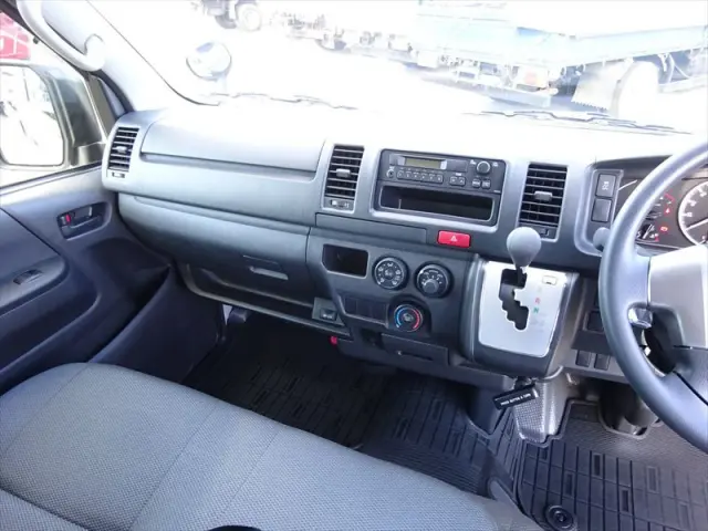 トヨタ ハイエースバン 3BF-TRH200V(2WD)の写真14