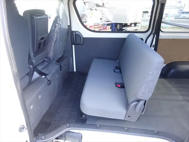 トヨタ ハイエースバン 3BF-TRH200V(2WD)の写真17