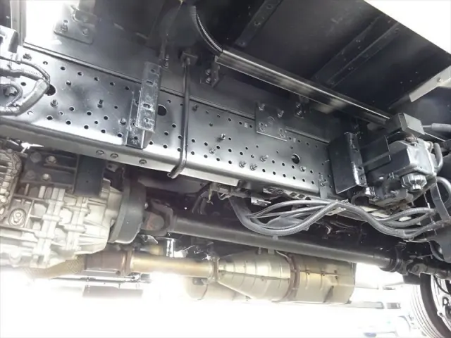 いすゞ フォワード 2RG-FRR90T2(2WD)の写真6