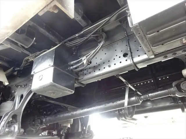 いすゞ フォワード 2RG-FRR90T2(2WD)の写真9