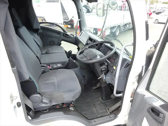 いすゞ フォワード 2RG-FRR90T2(2WD)の写真25