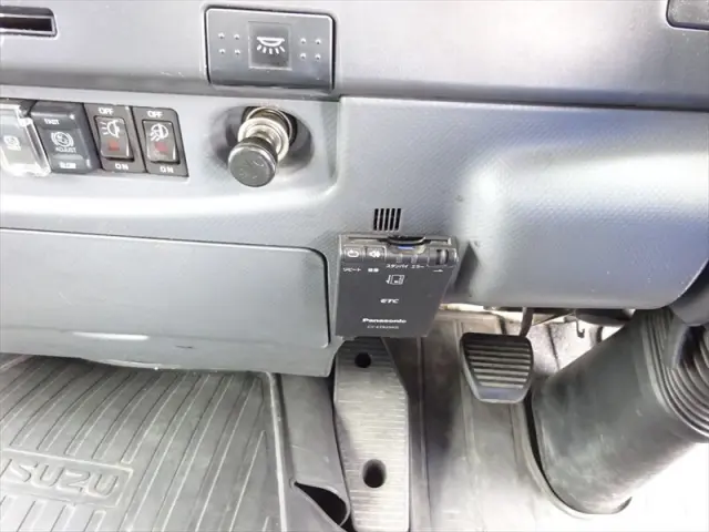 いすゞ フォワード 2RG-FRR90T2(2WD)の写真31
