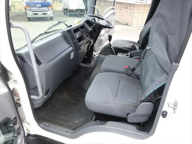 いすゞ フォワード 2RG-FRR90T2(2WD)の写真33