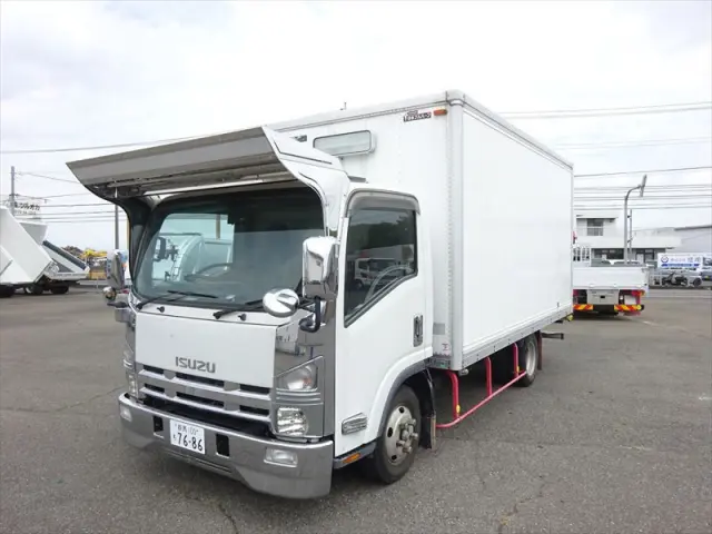 いすゞ エルフ BKG-NPR85AN(2WD)の写真1