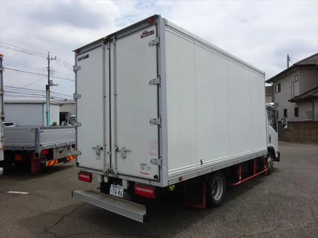 いすゞ エルフ BKG-NPR85AN(2WD)の写真4