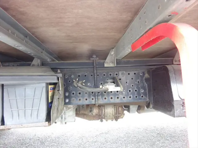 いすゞ エルフ BKG-NPR85AN(2WD)の写真5