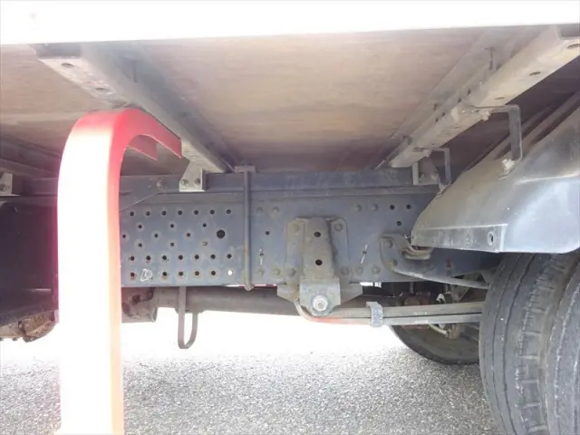 いすゞ エルフ BKG-NPR85AN(2WD)の写真6