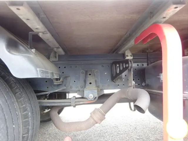 いすゞ エルフ BKG-NPR85AN(2WD)の写真9