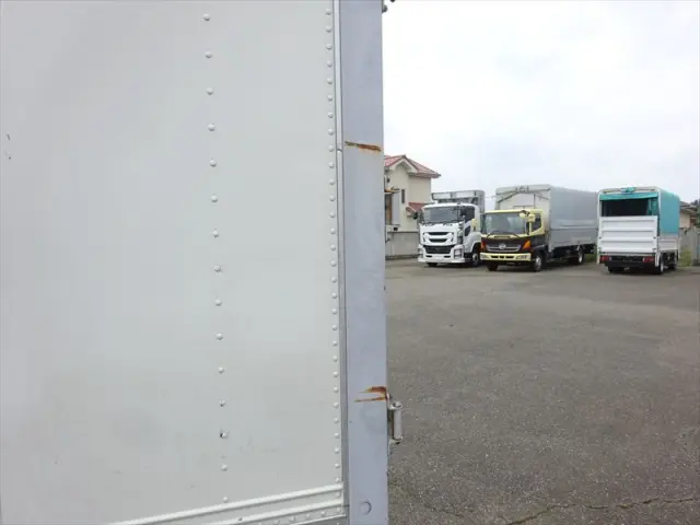 いすゞ エルフ BKG-NPR85AN(2WD)の写真23