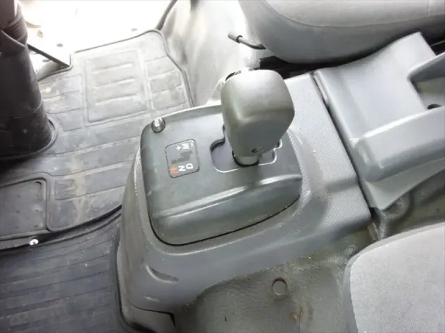いすゞ エルフ BKG-NPR85AN(2WD)の写真28