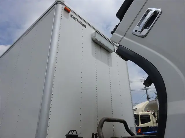 いすゞ エルフ BKG-NPR85AN(2WD)の写真38