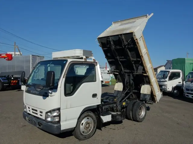 いすゞ エルフ PB-NKR81AD(2WD)の写真1